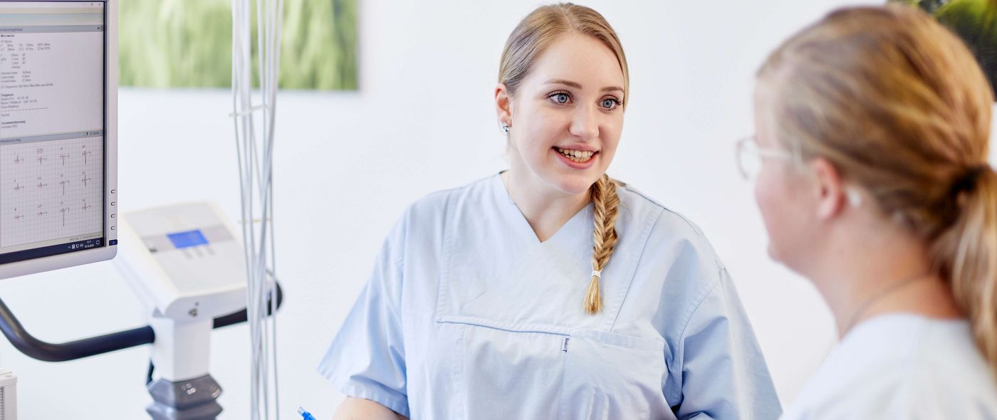 Pflegerin bei der Arbeit Pflegerin bei der Arbeit